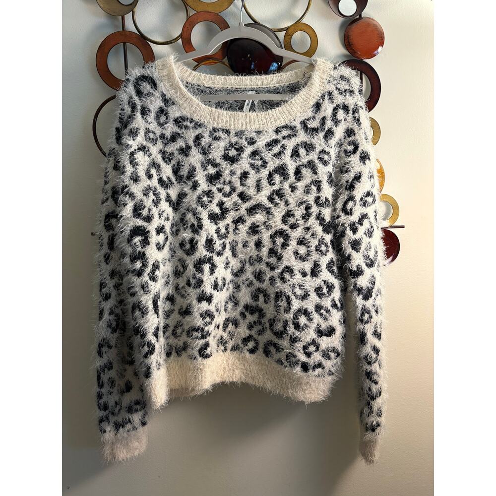 Mudd Large Women’s Animal Print Sweater - Picture 2 of 3
